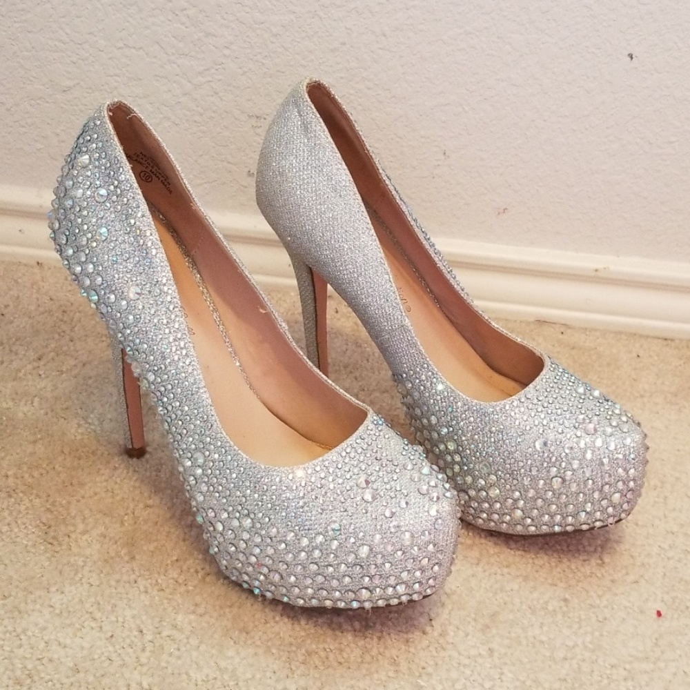 Shoes - Picture 2 of 4